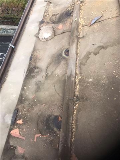 松本市：瓦屋根から高耐久屋根に葺き替え：4.5tから750㎏軽量化で耐震性アップ　平瓦撤去